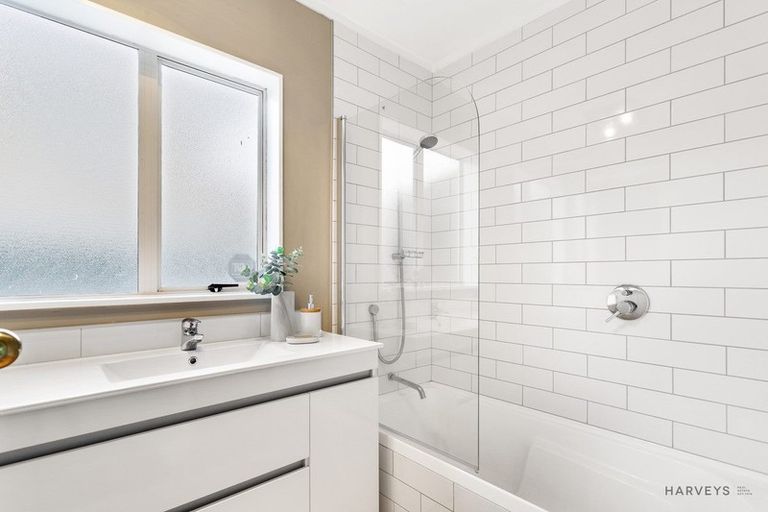 Photo of property in 39a Central Park Drive, Te Atatu South, Auckland, 0610