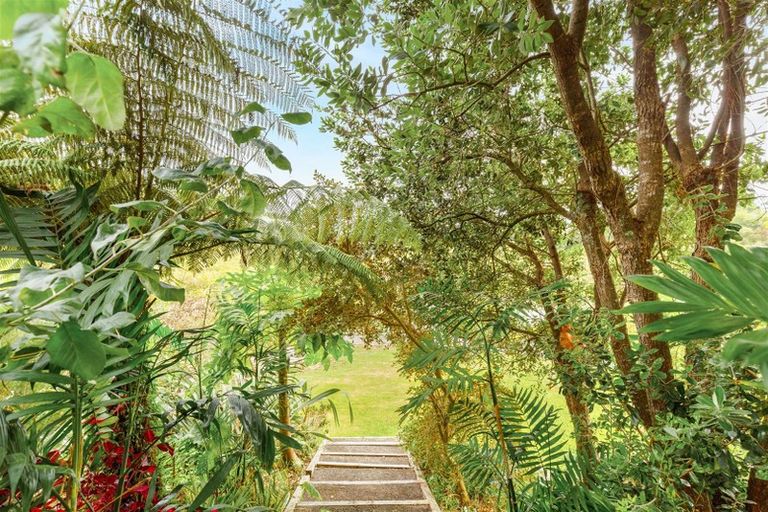 Photo of property in 48 Renata Crescent, Te Atatu Peninsula, Auckland, 0610