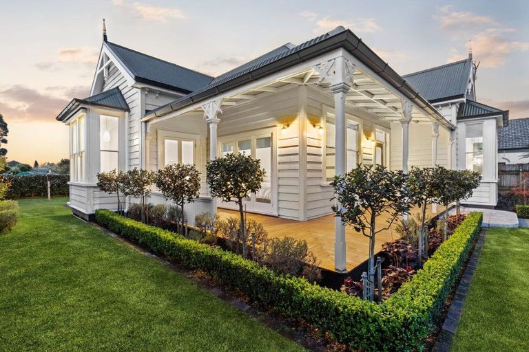 Photo of property in 16 Hamilton Road, Cambridge, 3434