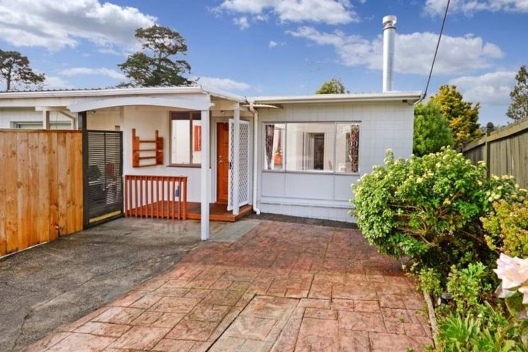 Photo of property in 1/52 Chippendale Crescent, Birkdale, Auckland, 0626