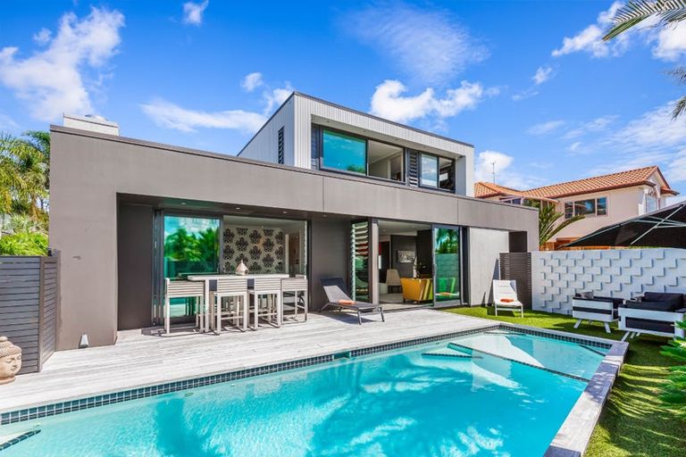 Photo of property in 3 Mansion Court, West Harbour, Auckland, 0618