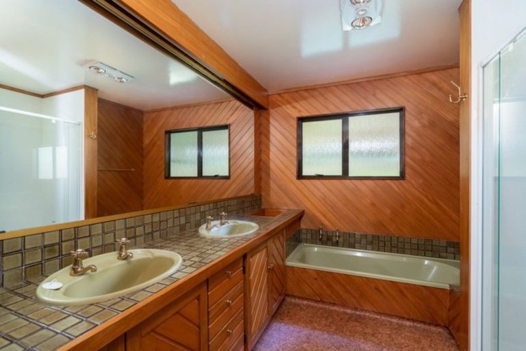 Photo of property in 11 Cherry Lane, Acacia Bay, Taupo, 3330