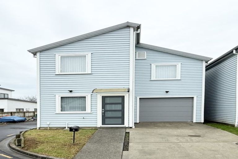 Photo of property in 6 Riroriro Close, Papakura, 2110