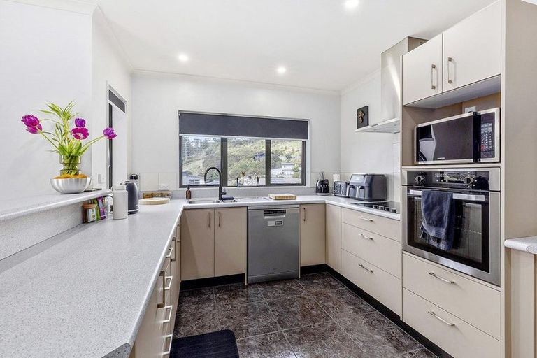 Photo of property in 2 Endeavour Drive, Whitby, Porirua, 5024