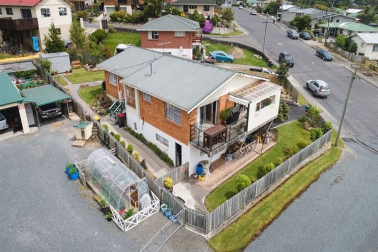 Photo of property in 14 Cambridge Street, Balclutha, 9230