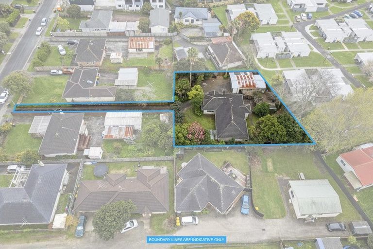 Photo of property in 17 Kervil Avenue, Te Atatu Peninsula, Auckland, 0610