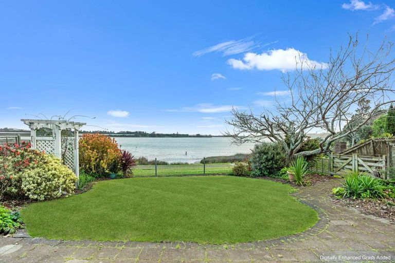 Photo of property in 17 Elsie Drive, Waiuku, 2123