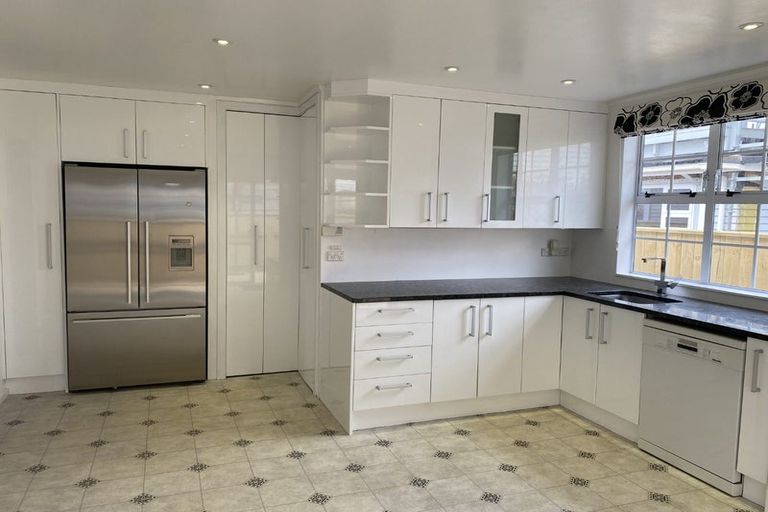 Photo of property in 12 Leighton Avenue, Waiwhetu, Lower Hutt, 5010