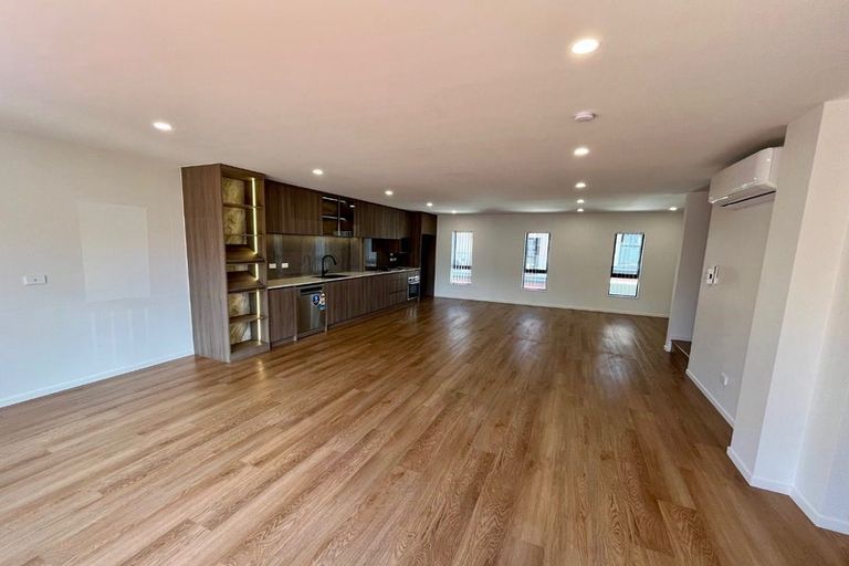 Photo of property in 41b Kelwyn Road, Kelston, Auckland, 0602