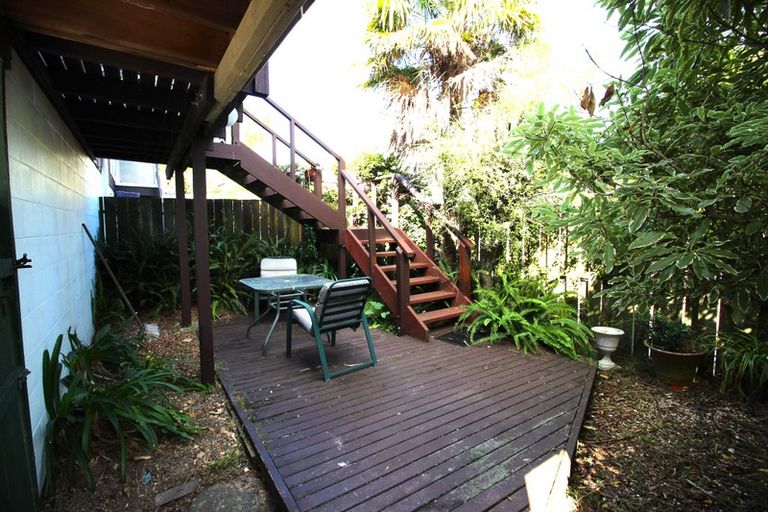 Photo of property in 1/6 Bond Crescent, Forrest Hill, Auckland, 0620