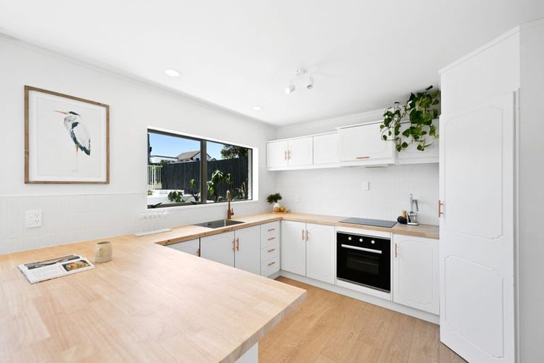 Photo of property in 124a Karewa Parade, Papamoa Beach, Papamoa, 3118