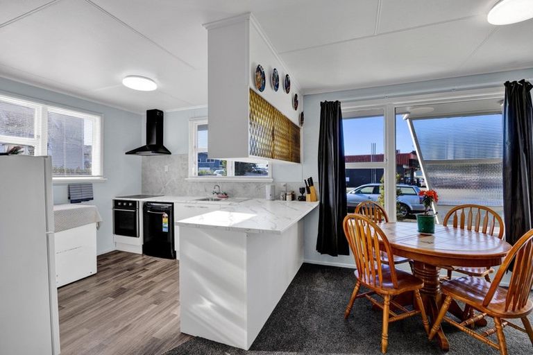 Photo of property in 62 Crownhill Street, Spotswood, New Plymouth, 4310