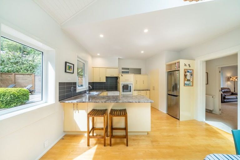 Photo of property in 39 Kotari Road, Days Bay, Lower Hutt, 5013