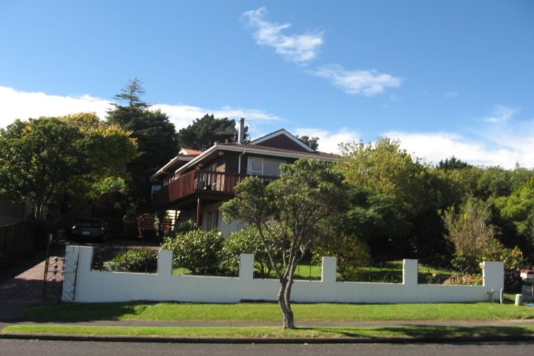 Photo of property in 25 Lewisham Street, Highland Park, Auckland, 2010