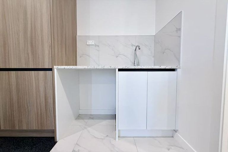 Photo of property in 13a King Richard Place, Browns Bay, Auckland, 0630