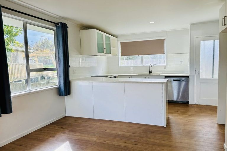 Photo of property in 48 Glynnbrooke Street, Te Atatu South, Auckland, 0610