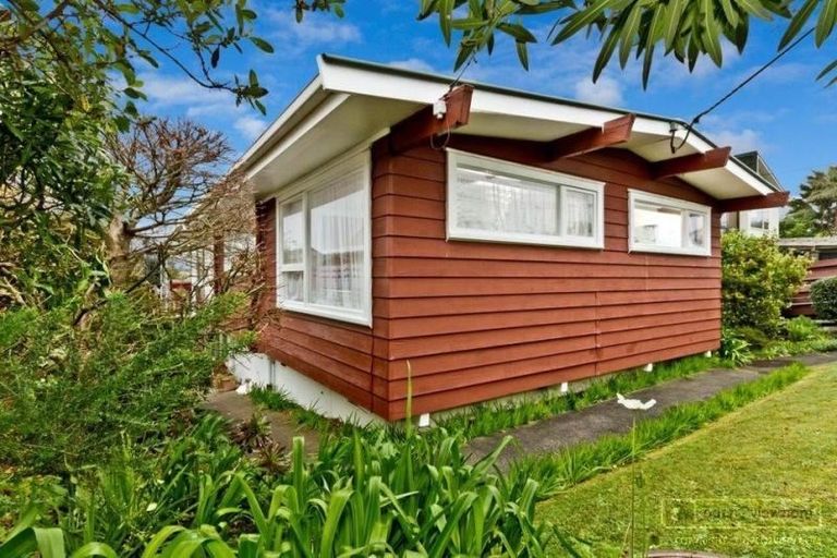 Photo of property in 1/32 Kowhai Road, Campbells Bay, Auckland, 0630