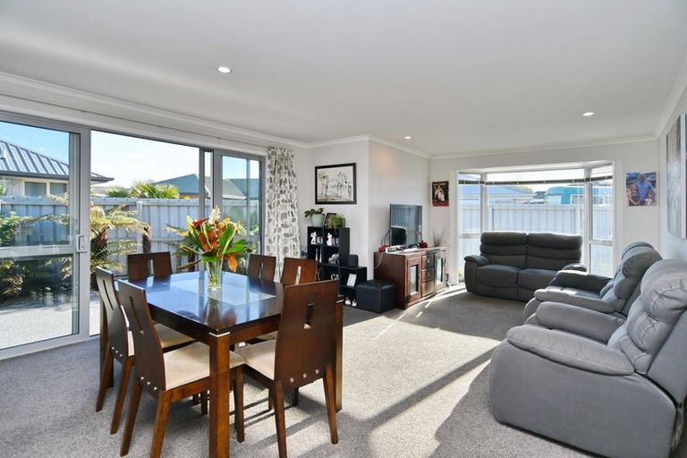 Photo of property in 1/28 Kirsten Place, Parklands, Christchurch, 8083