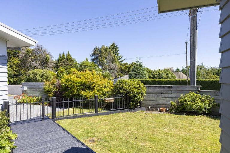 Photo of property in 2/30 Ingle Avenue, Waipahihi, Taupo, 3330