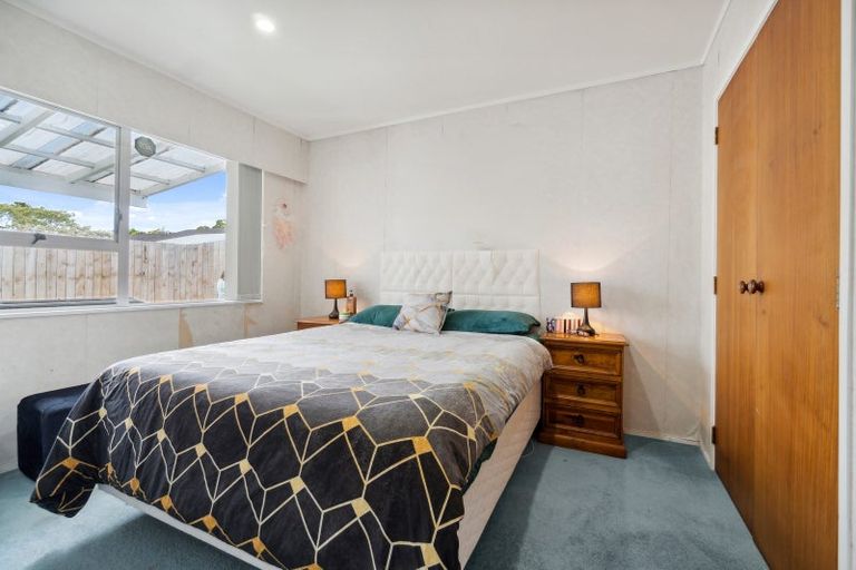 Photo of property in 2/4 Slim Place, Clendon Park, Auckland, 2103