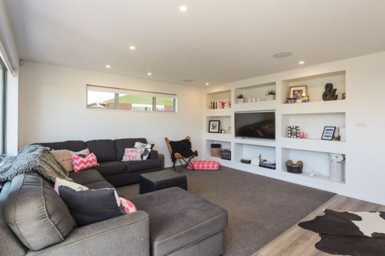 Photo of property in 77 Waratah Street, Avondale, Christchurch, 8061