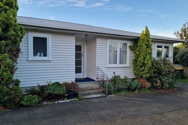 Photo of property in 57 Archibald Road, Kelston, Auckland, 0602