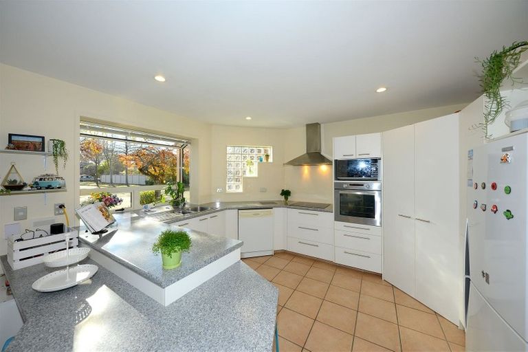 Photo of property in 9 Hatfield Place, Avonhead, Christchurch, 8042