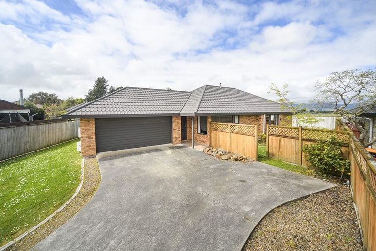 Photo of property in 9 Alpine Grove, Kelvin Grove, Palmerston North, 4414