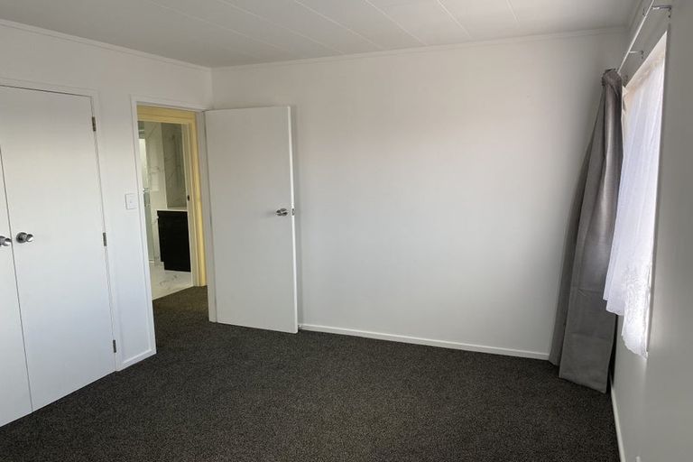 Photo of property in 2/27 Butterworth Drive, Glendene, Auckland, 0602