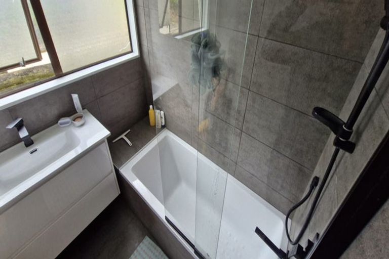 Photo of property in 11 Fernhaven Grove, Newlands, Wellington, 6037