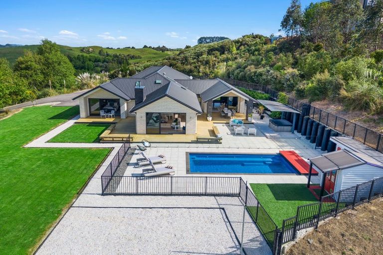 Photo of property in 99 Stoneridge Terrace, Whitford, Manurewa, 2576