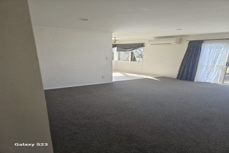 Photo of property in 22 Attymon Lane, East Tamaki, Auckland, 2016