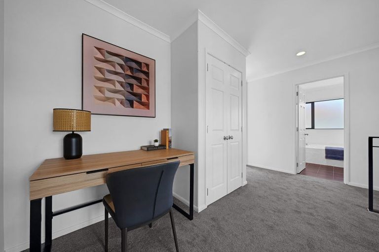 Photo of property in 26 Thornbury Crescent, East Tamaki Heights, Auckland, 2016