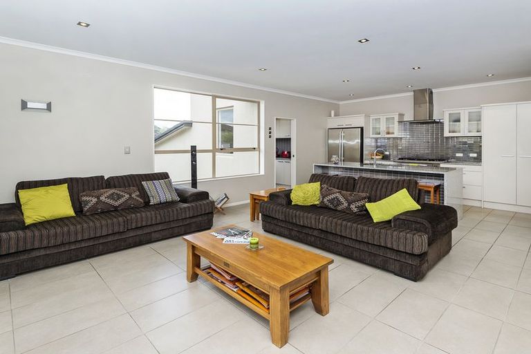 Photo of property in 19 Chateau Rise, Flat Bush, Auckland, 2016