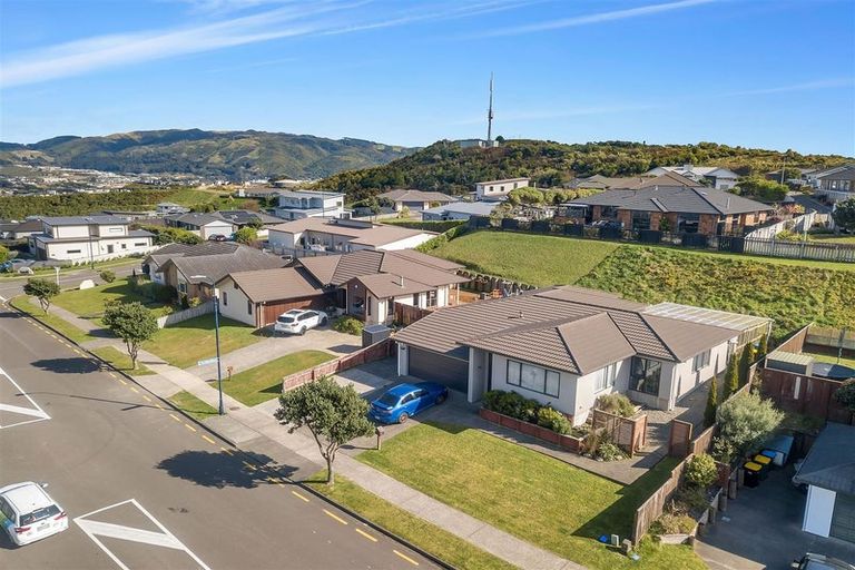 Photo of property in 52 Aotea Drive, Aotea, Porirua, 5024