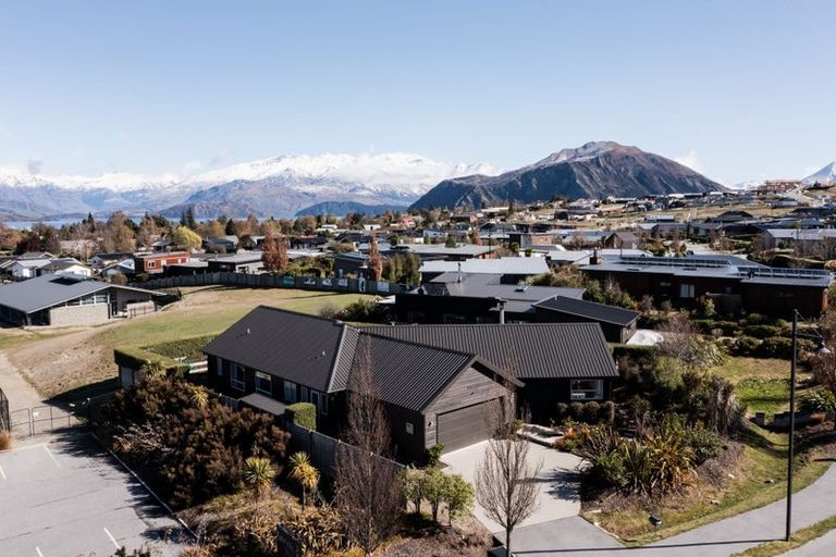 Photo of property in 1 Makomako Road, Wanaka, 9305