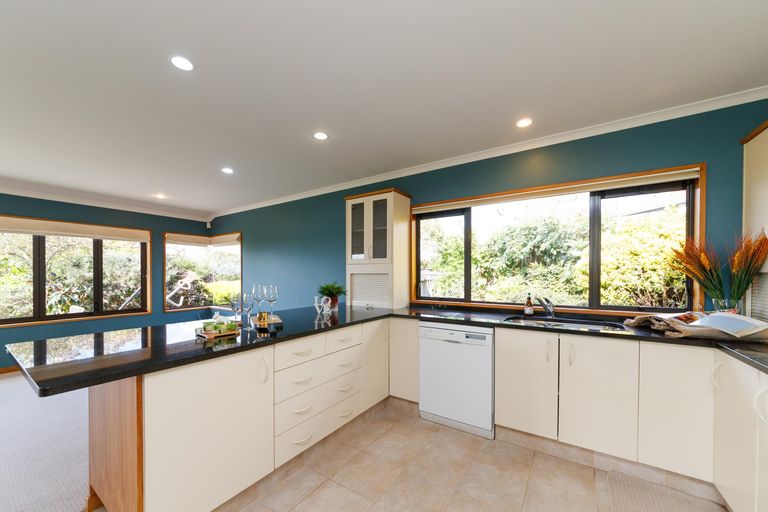 Photo of property in 40 Kilkenny Place, Fitzherbert, Palmerston North, 4410