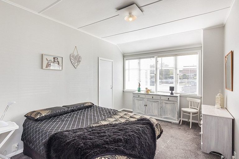 Photo of property in 35 Kauri Street, Roslyn, Palmerston North, 4414