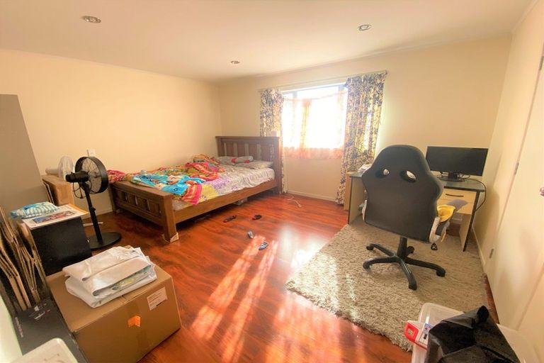 Photo of property in 30 Megan Avenue, Pakuranga Heights, Auckland, 2010