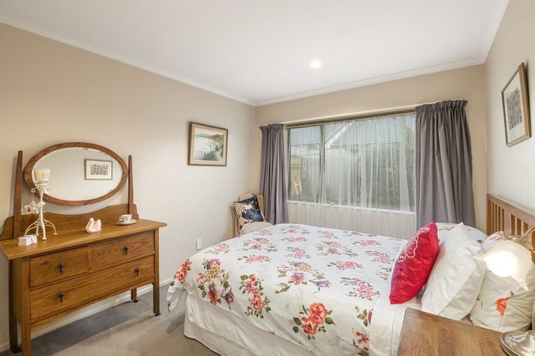 Photo of property in 162 Guildford Drive, Paraparaumu Beach, Paraparaumu, 5032