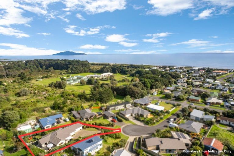 Photo of property in 11 Byron Brown Place, Otaki Beach, Otaki, 5512