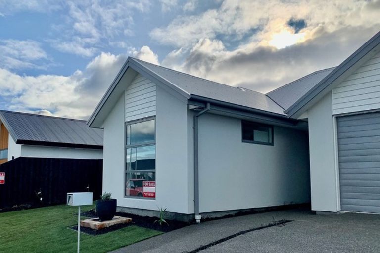Photo of property in 10 Mccahon Drive, Rangiora, 7400