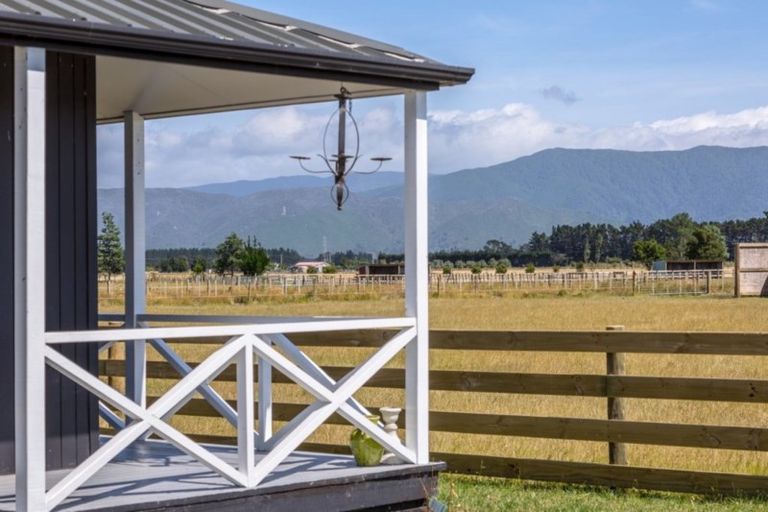 Photo of property in 90 Settlement Road, Morison Bush, Greytown, 5794