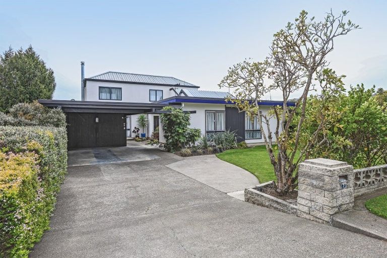 Photo of property in 24 Saint Hill Lane, Havelock North, 4130