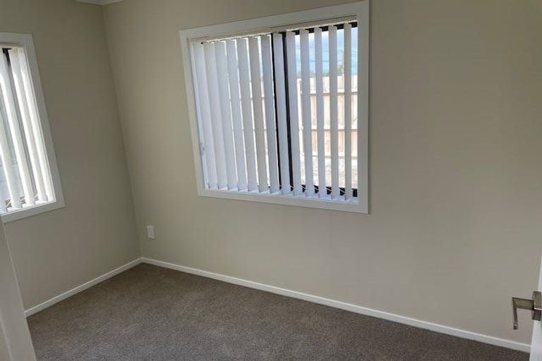 Photo of property in 3a Edwards Avenue, Henderson, Auckland, 0610