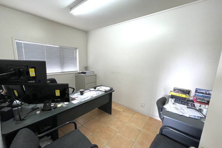 Photo of property in 2 Dunlop Road, Westgate, Auckland, 0814