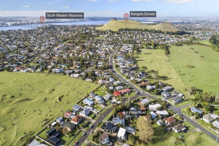 Photo of property in 8 Kiekie Road, Mangere Bridge, Auckland, 2022