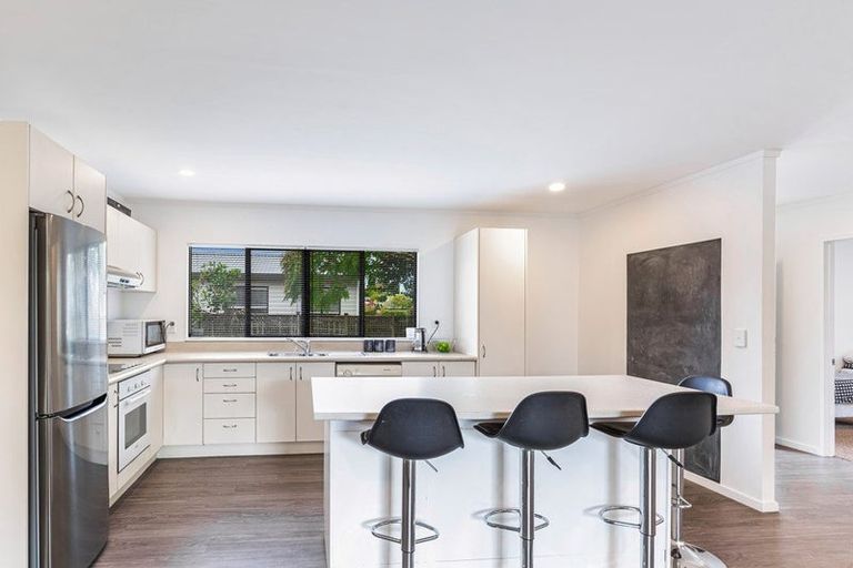 Photo of property in 9/17 Neta Grove, Henderson, Auckland, 0612