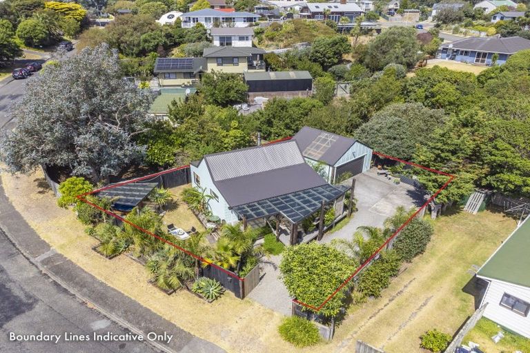 Photo of property in 2 Island View Terrace, Waikanae Beach, Waikanae, 5036