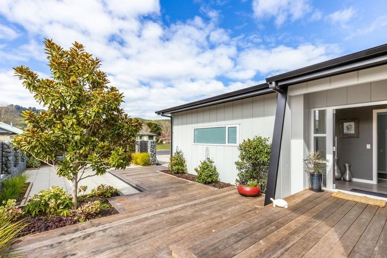 Photo of property in 18 Lakemere Way, Kinloch, Taupo, 3377